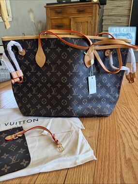 Designer style tote bag. NWT